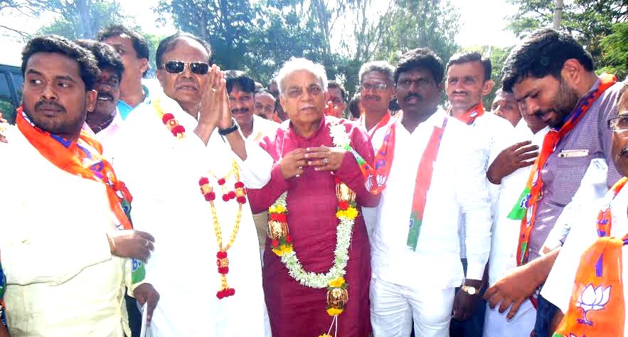 ನಡವಳಿಕೆ ತಿದ್ದಿಕೊಳ್ಳಿ: ಈಶ್ವರಪ್ಪಗೆ ಪುಟ್ಟಸ್ವಾಮಿ ಖಡಕ್ ಎಚ್ಚರಿಕೆ